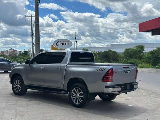 TOYOTA-HILUX-2.8 SRX 4X4 CD 16V DIESEL 4P AUTOMÁTICO TOYOTA-HILUX-2016