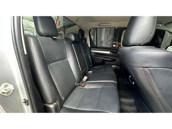 TOYOTA-HILUX-2.8 SRX 4X4 CD 16V DIESEL 4P AUTOMÁTICO TOYOTA-HILUX-2016