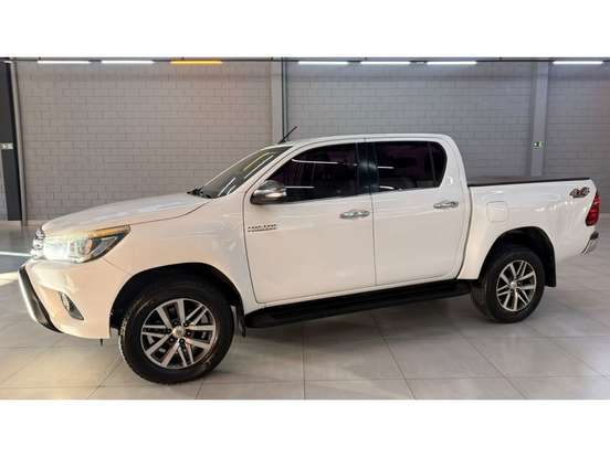 TOYOTA-HILUX-2.8 SRX 4X4 CD 16V DIESEL 4P AUTOMÁTICO TOYOTA-HILUX-2016