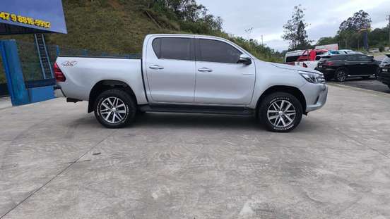 TOYOTA-HILUX-2017
