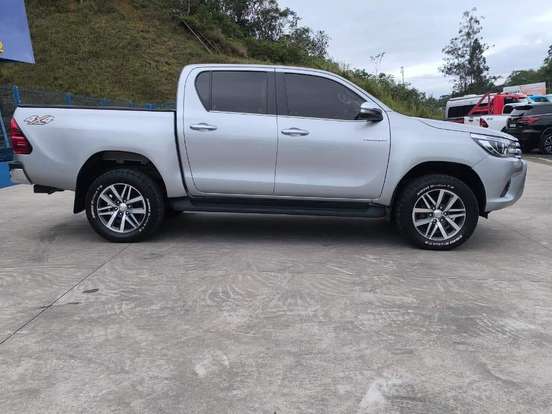 TOYOTA-HILUX-2.8 SRX 4X4 CD 16V DIESEL 4P AUTOMÁTICO TOYOTA-HILUX-2017
