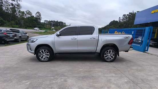 TOYOTA-HILUX-2017