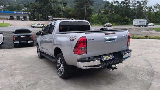 TOYOTA-HILUX-2017