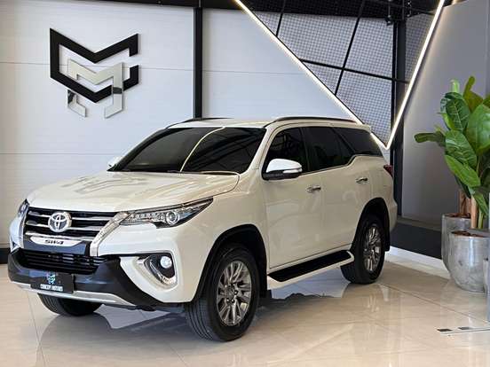 TOYOTA-HILUX-2.8 SRX 4X4 CD 16V DIESEL 4P AUTOMÁTICO TOYOTA-HILUX-2016