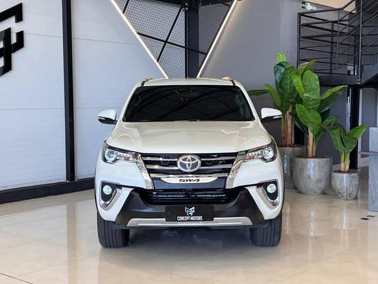 TOYOTA-HILUX-2016