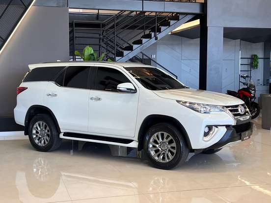 TOYOTA-HILUX-2016