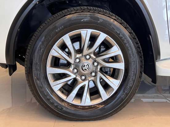 TOYOTA-HILUX-2.8 SRX 4X4 CD 16V DIESEL 4P AUTOMÁTICO TOYOTA-HILUX-2016