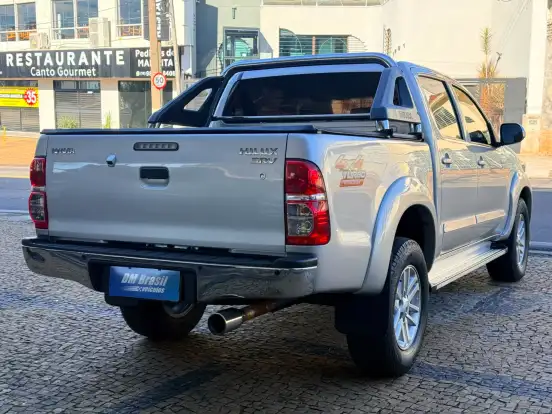 TOYOTA-HILUX-3.0 SRV 4X4 CD 16V TURBO INTERCOOLER DIESEL 4P AUTOMÁTICO TOYOTA-HILUX-2012