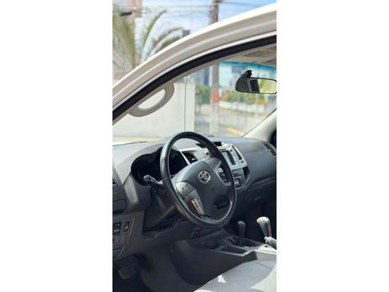 TOYOTA-HILUX-2012