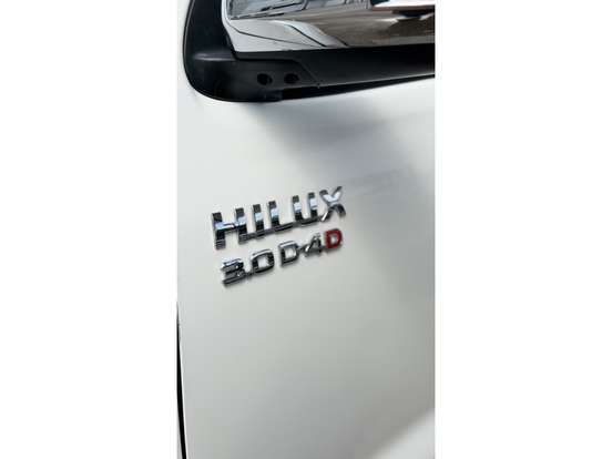 TOYOTA-HILUX-2012