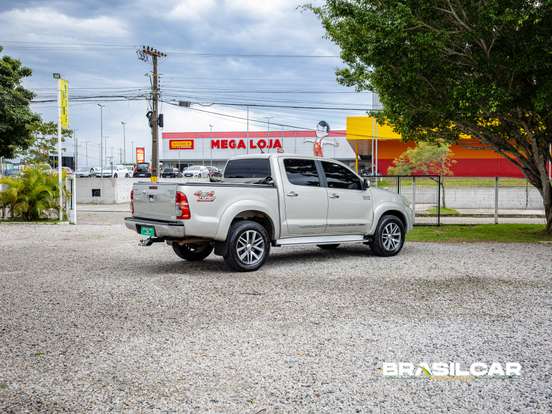 TOYOTA-HILUX-3.0 SRV 4X4 CD 16V TURBO INTERCOOLER DIESEL 4P AUTOMÁTICO TOYOTA-HILUX-2013