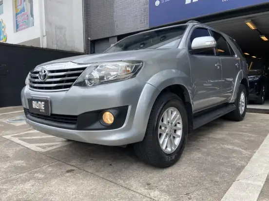 TOYOTA-HILUX SW4-2.7 SR 4X2 16V FLEX 4P AUTOMÁTICO TOYOTA-HILUX SW4-2014