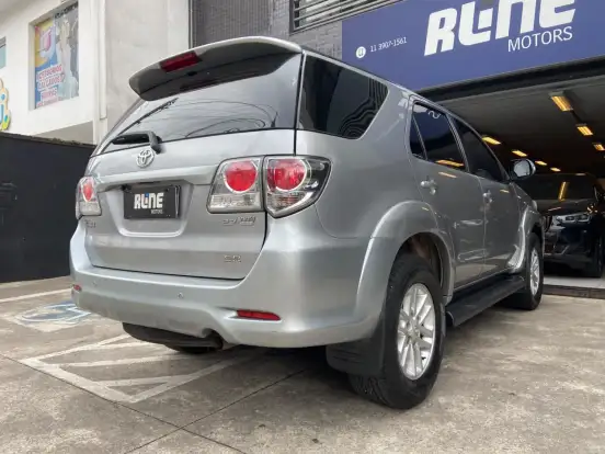 TOYOTA-HILUX SW4-2014