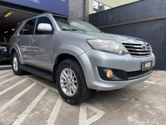 TOYOTA-HILUX SW4-2.7 SR 4X2 16V FLEX 4P AUTOMÁTICO TOYOTA-HILUX SW4-2014