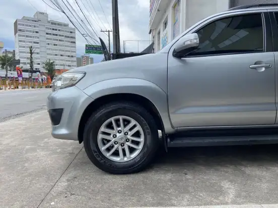 TOYOTA-HILUX SW4-2014