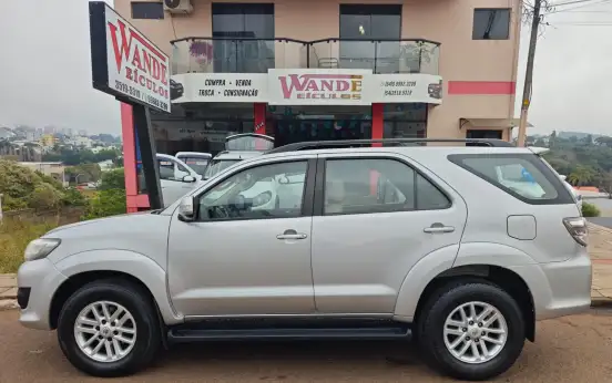 TOYOTA-HILUX SW4-2012