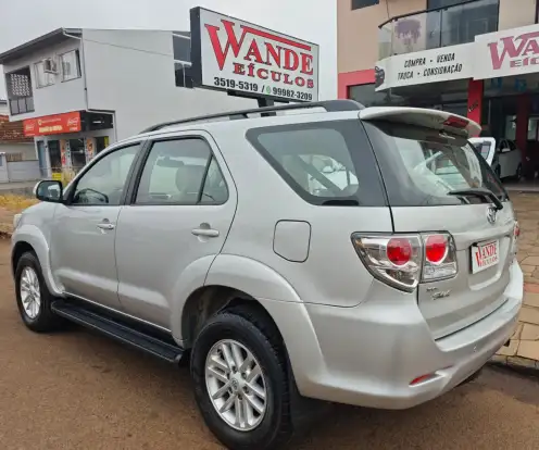 TOYOTA-HILUX SW4-2.7 SR 4X2 16V FLEX 4P AUTOMÁTICO TOYOTA-HILUX SW4-2012