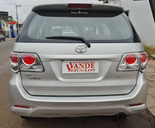 TOYOTA-HILUX SW4-2012