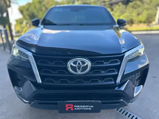 TOYOTA-HILUX SW4-2.7 VVT-i FLEX SRV 7L 4X2 AUTOMÁTICO TOYOTA-HILUX SW4-2020
