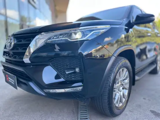 TOYOTA-HILUX SW4-2.7 VVT-i FLEX SRV 7L 4X2 AUTOMÁTICO TOYOTA-HILUX SW4-2020