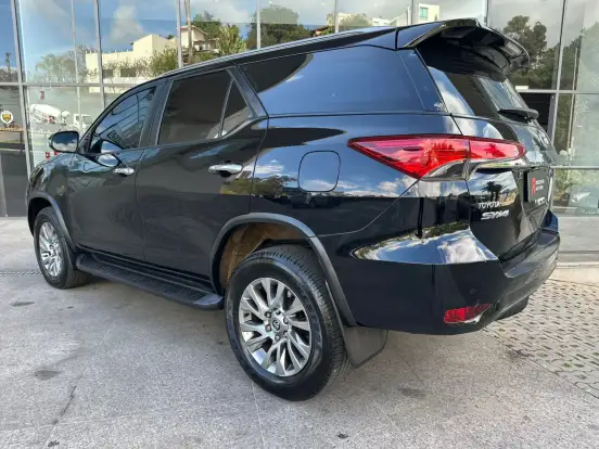 TOYOTA-HILUX SW4-2.7 VVT-i FLEX SRV 7L 4X2 AUTOMÁTICO TOYOTA-HILUX SW4-2020