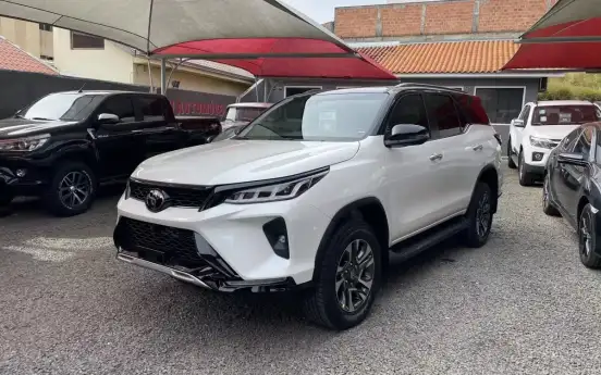 TOYOTA-HILUX SW4-2026