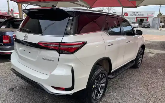 TOYOTA-HILUX SW4-2026