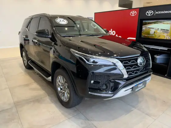TOYOTA HILUX SW4 2.8 D-4D TURBO DIESEL SRX 4X4 AUTOMÁTICO