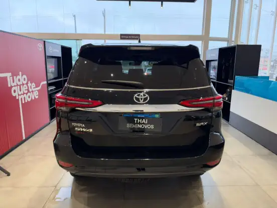TOYOTA-HILUX SW4-2023