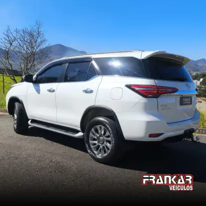 TOYOTA-HILUX SW4-2022