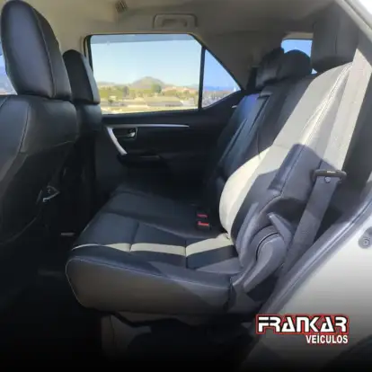TOYOTA-HILUX SW4-2022
