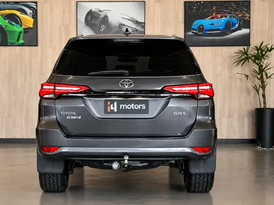 TOYOTA-HILUX SW4-2.8 D-4D TURBO DIESEL SRX 7L 4X4 AUTOMÁTICO TOYOTA-HILUX SW4-2020