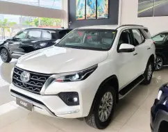 TOYOTA HILUX SW4 2.8 D-4D TURBO DIESEL SRX 7L 4X4 AUTOMÁTICO TOYOTA HILUX SW4 2.8 D-4D TURBO DIESEL SRX 7L 4X4 AUTOMÁTICO