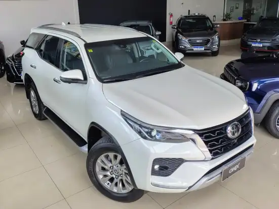 TOYOTA-HILUX SW4-2022