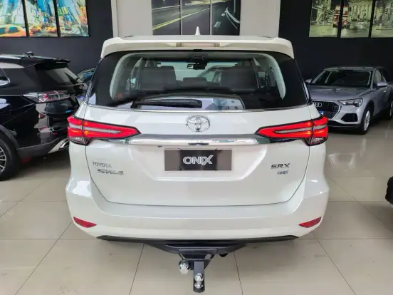 TOYOTA-HILUX SW4-2022