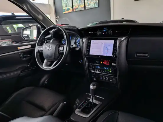 TOYOTA-HILUX SW4-2022
