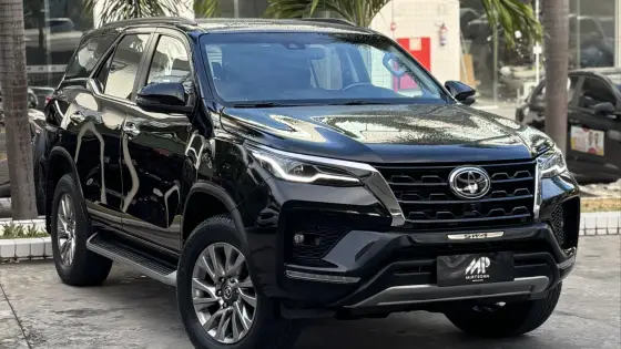 TOYOTA HILUX SW4 2.8 D-4D TURBO DIESEL SRX 7L 4X4 AUTOMÁTICO