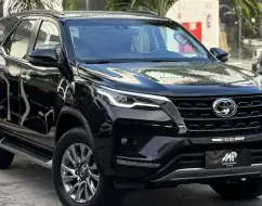 TOYOTA HILUX SW4 2.8 D-4D TURBO DIESEL SRX 7L 4X4 AUTOMÁTICO TOYOTA HILUX SW4 2.8 D-4D TURBO DIESEL SRX 7L 4X4 AUTOMÁTICO