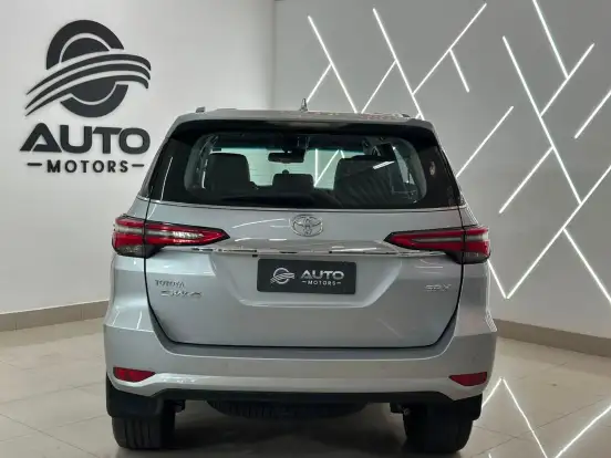 TOYOTA-HILUX SW4-2023