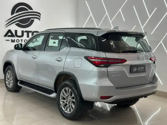 TOYOTA-HILUX SW4-2023