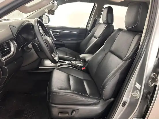 TOYOTA-HILUX SW4-2.8 D-4D TURBO DIESEL SRX 7L 4X4 AUTOMÁTICO TOYOTA-HILUX SW4-2023