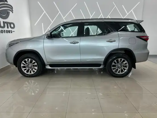 TOYOTA-HILUX SW4-2023