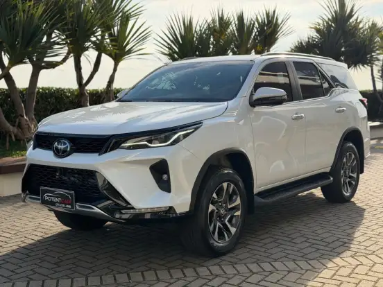 TOYOTA-HILUX SW4-2024