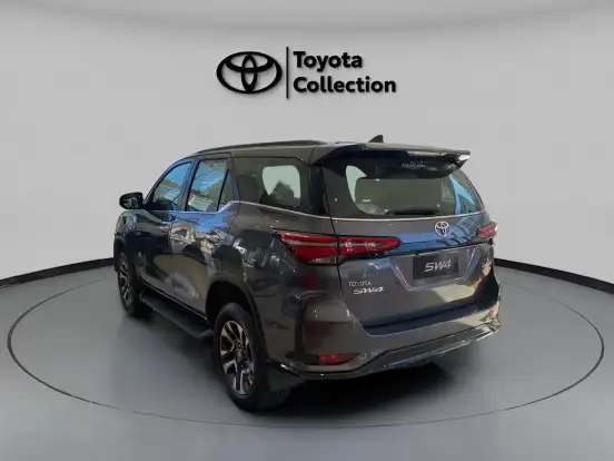 TOYOTA-HILUX SW4-2025