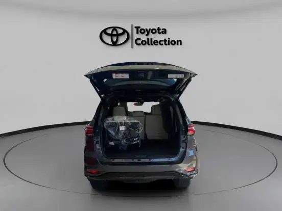 TOYOTA-HILUX SW4-2025