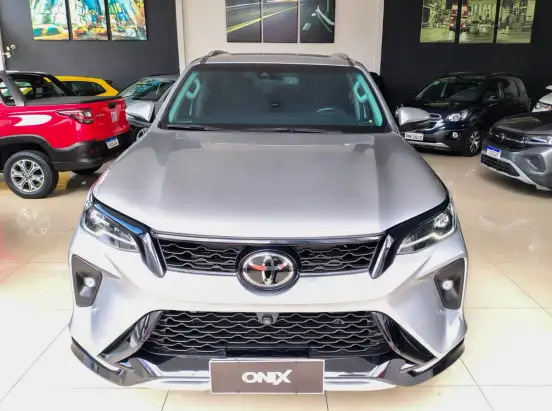 TOYOTA-HILUX SW4-2023
