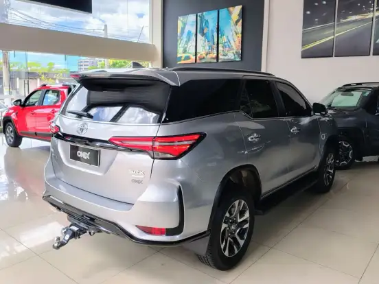TOYOTA-HILUX SW4-2023
