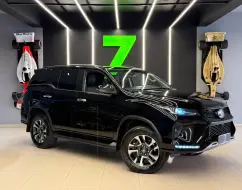 TOYOTA HILUX SW4 2.8 D-4D TURBO DIESEL SRX PLATINUM 7L 4X4 AUTOMÁTICO TOYOTA HILUX SW4 2.8 D-4D TURBO DIESEL SRX PLATINUM 7L 4X4 AUTOMÁTICO