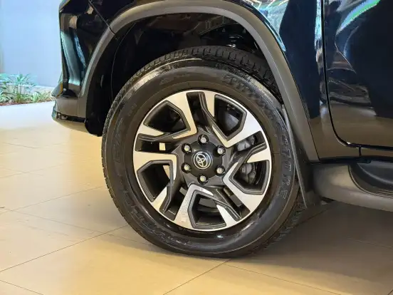 TOYOTA-HILUX SW4-2.8 D-4D TURBO DIESEL SRX PLATINUM 7L 4X4 AUTOMÁTICO TOYOTA-HILUX SW4-2024