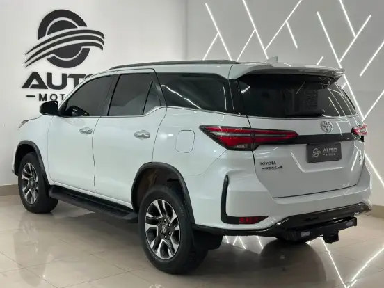 TOYOTA-HILUX SW4-2024